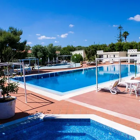 Lamandia Aparthotel *